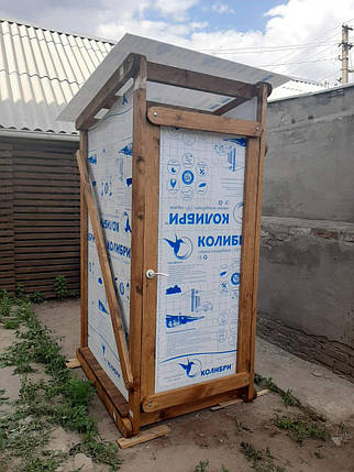 Туалет дерев'яний з полікарбонатом, оброблений і пофарбований, стіни з полікарбонату., фото 1