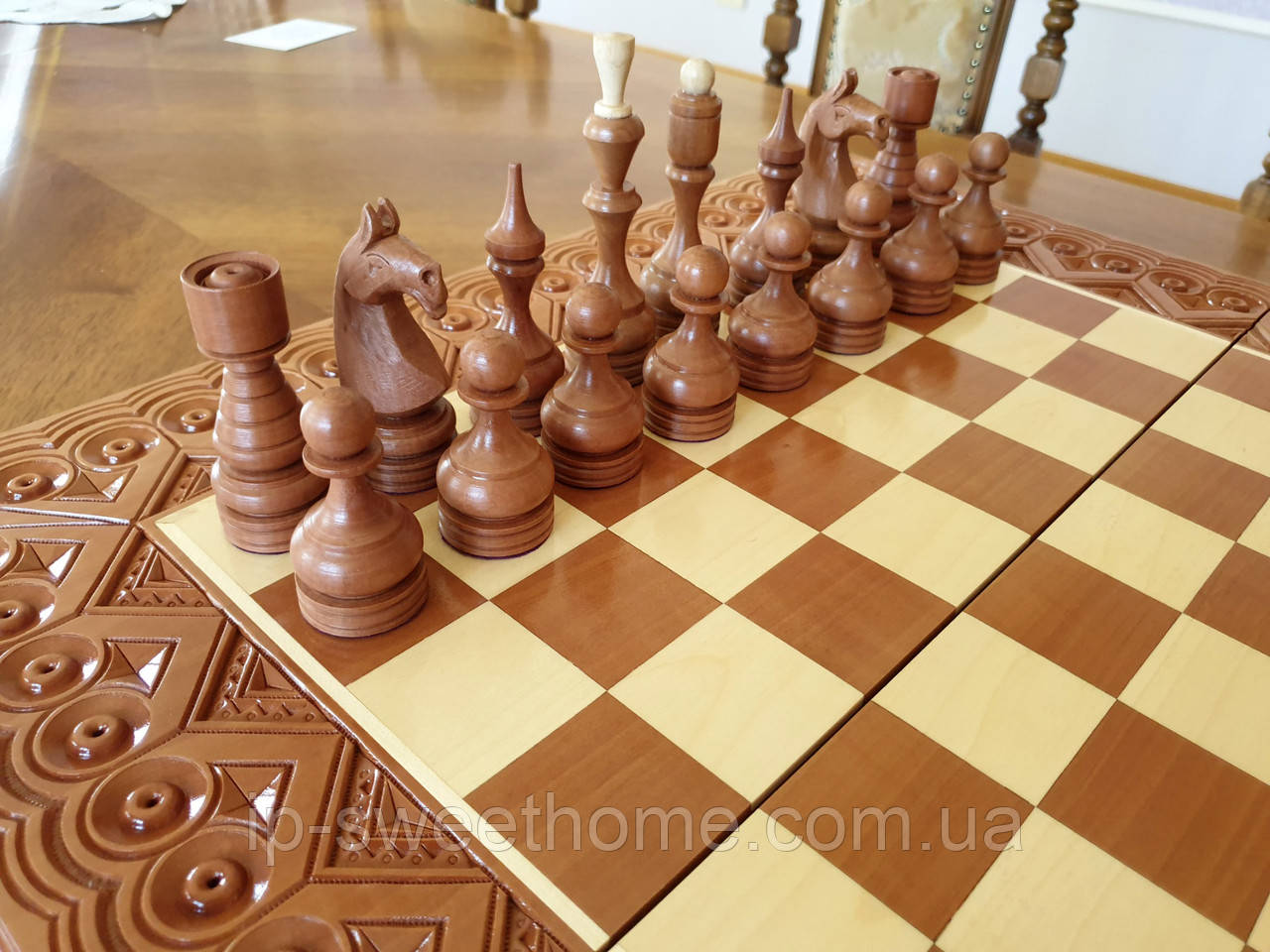 Шахи дерев'яні різьблені (груша).