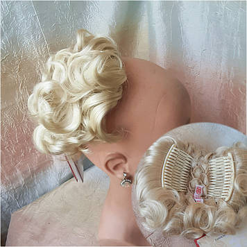 Шиньон накладка коротка на гребінцях блонд 988-613