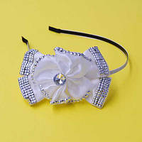 Обруч метал, білий і чорний атлас, квітка, сріблясті стрази, ширина 5 мм