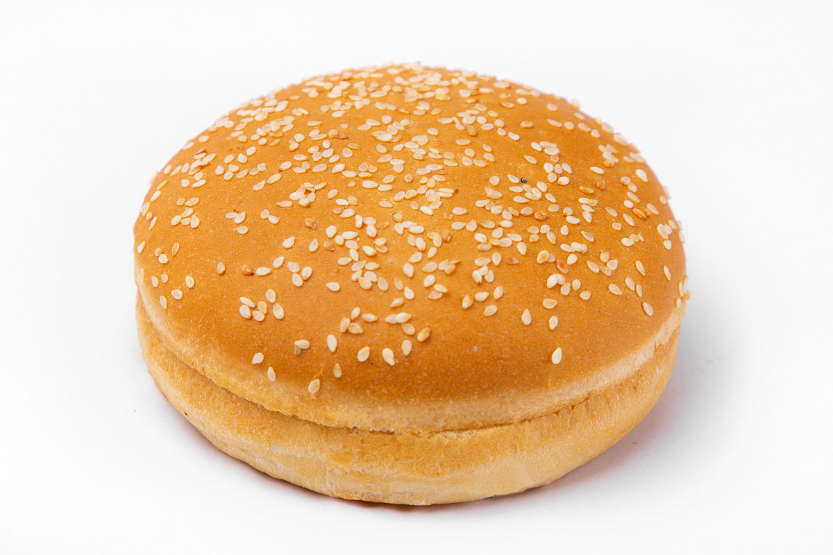 Булочка для гамбургера с кунжутом 60 г. ( Ø 9,5 см +- ) (50 шт. в уп ...