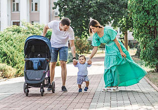 Прогулянкова коляска - чи потрібна вона?