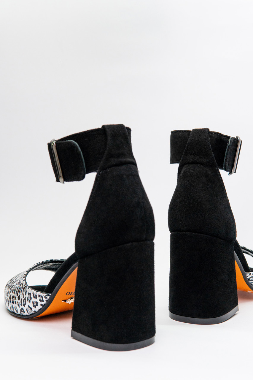 Босоножки женские Lirio на толстом каблуке с закрытой пяткой черные комбинированные с пряжкой - фото 4 - id-p1221472004
