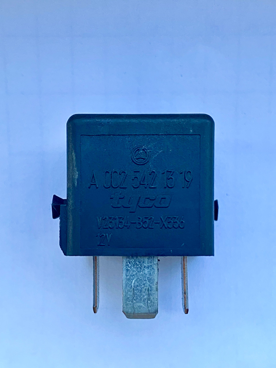 Автомобільне реле A 002 542 13 19 / A0025421319 / V23134-B52-X336 Tyco