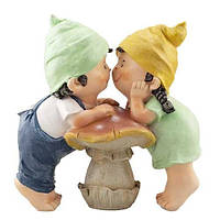 Садовая фигура Мальчик с девочкой на грибочке (F4034(P))