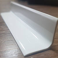 Куточок внутрішній декоративний пластиковий обробний 20 мм х 20 мм, 2,7 м Білий глянцевий