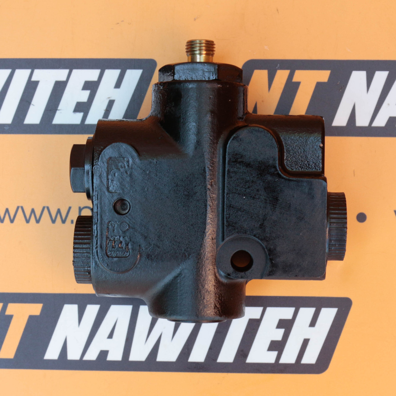 Клапан приоритета jcb 3cx где находится Клапан приоритета 332/G3778 Spare Parts купить с доставкой по выгодным ценам в