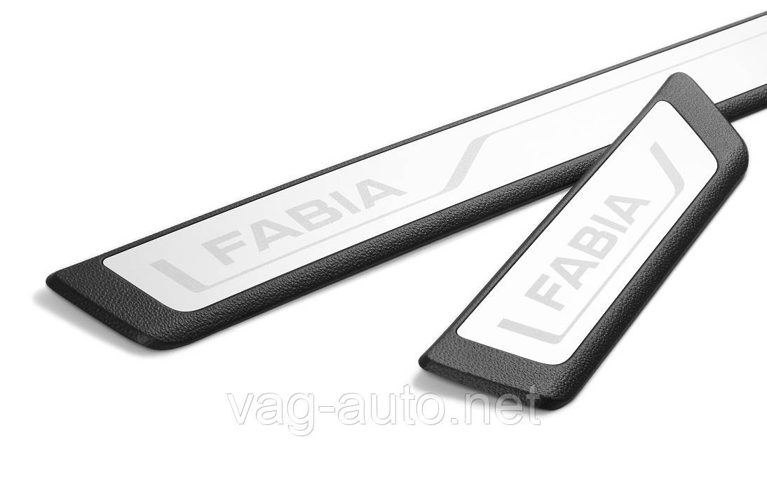 Накладки на пороги Skoda Fabia III