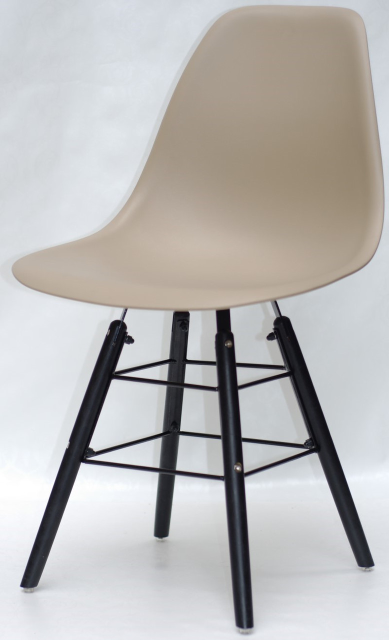 Стілець Nik — Q — BK Eames бежевий 06 на дерев'яних чорних ножах, фото 1