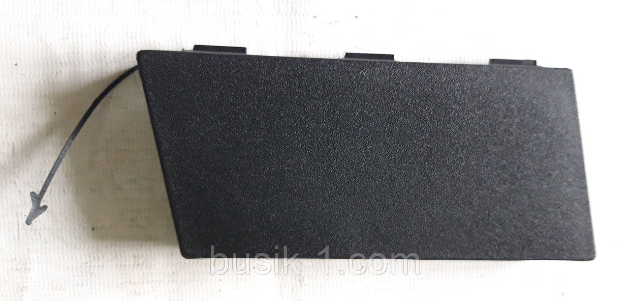 Заглушка на передній бампер права нижня гладка Iveco Daily 14-19, фото 1