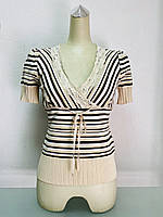 Жіноча трикотажна футболка бежева в коричневу смужку приталена по фігурі ошатна