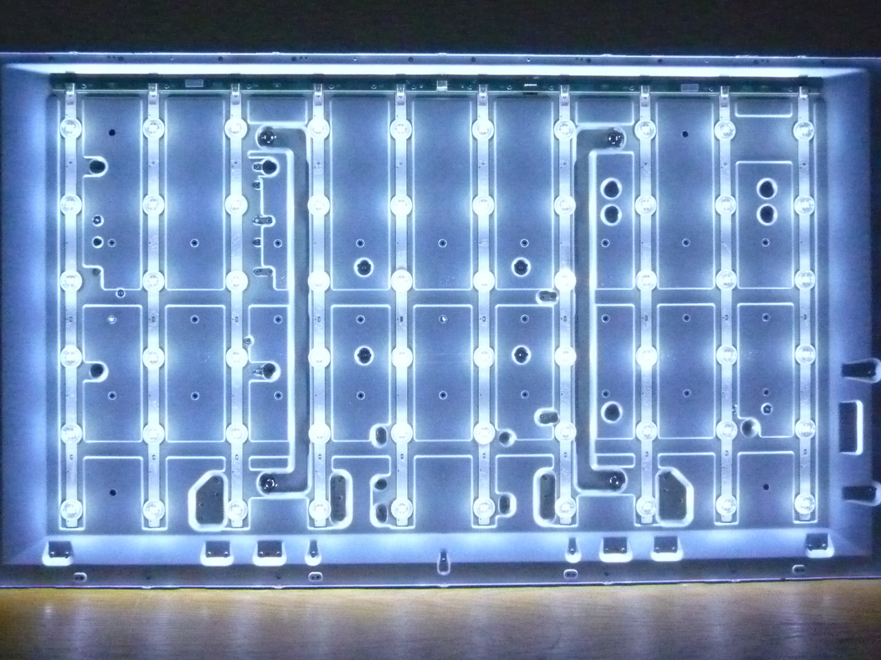 Світлодіодні LED-лінійки SVS480A07_REV3_6LED_140124 (Б/В) (матриця LTA480HW03)