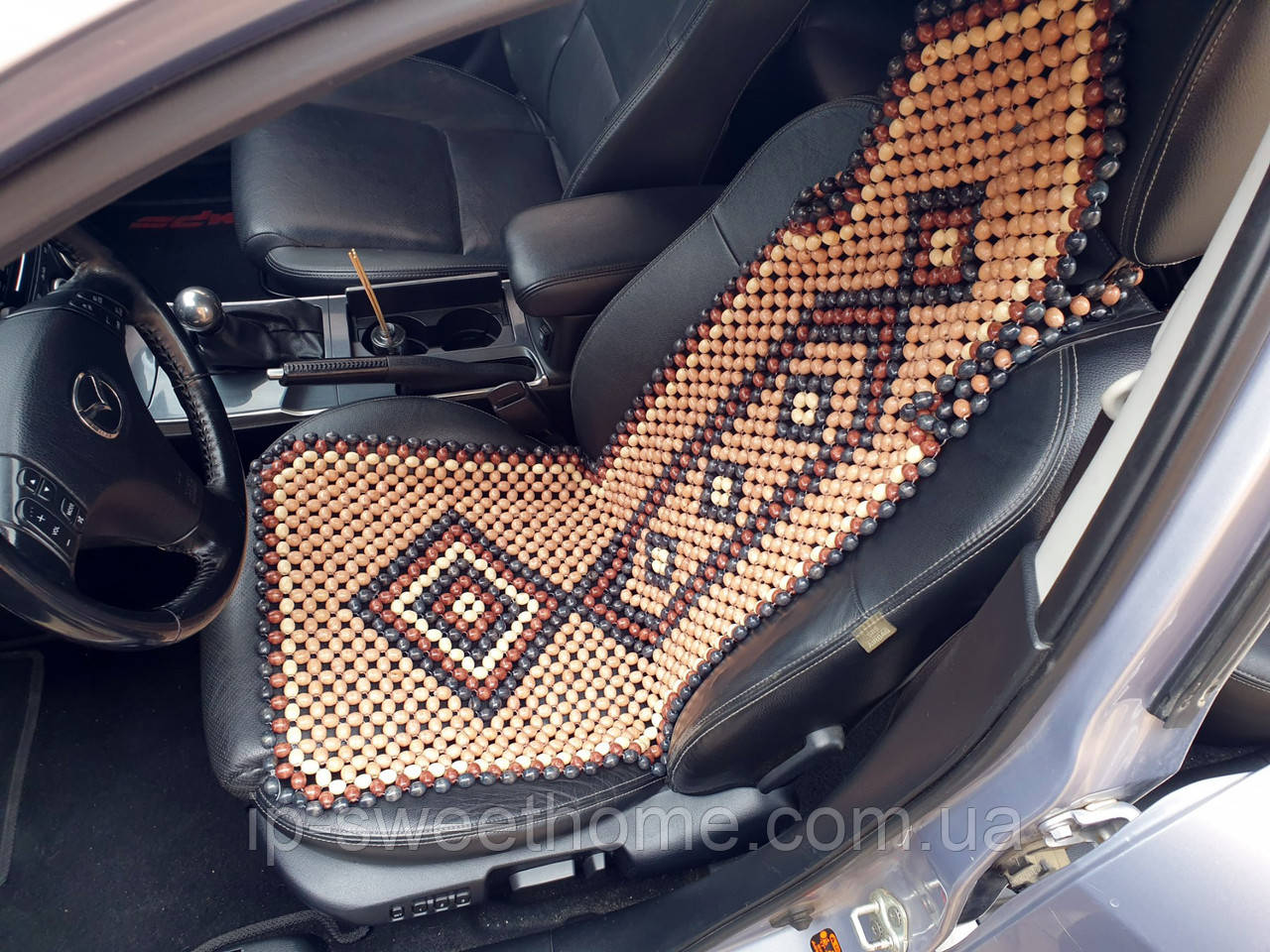 Дерев'яний масажер в машину