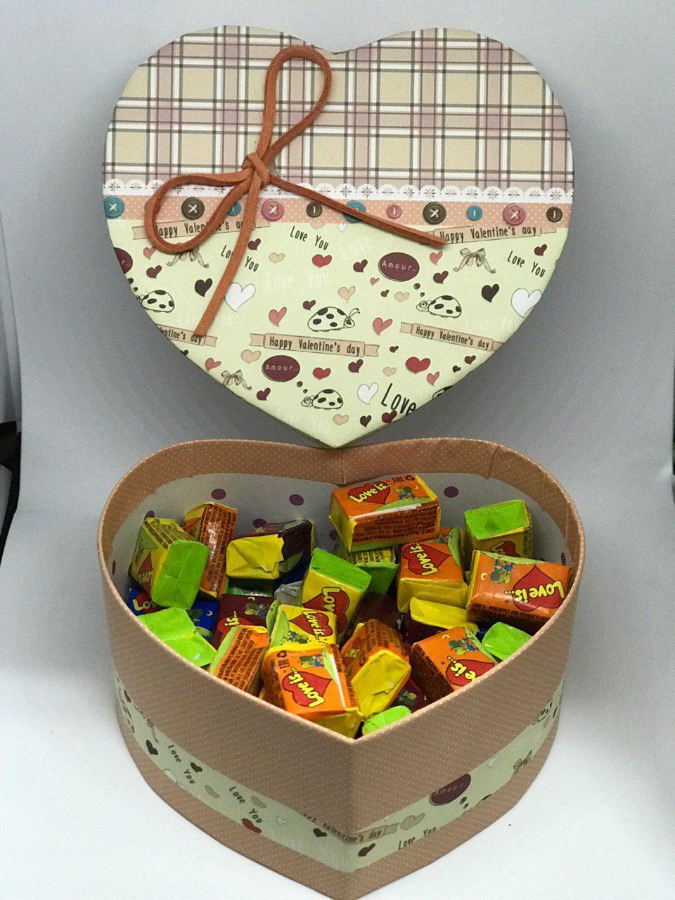 Жувальна жуйка Love is, жуйки лові іс асорті в подарунковій упаковці 50 шт №9, фото 1