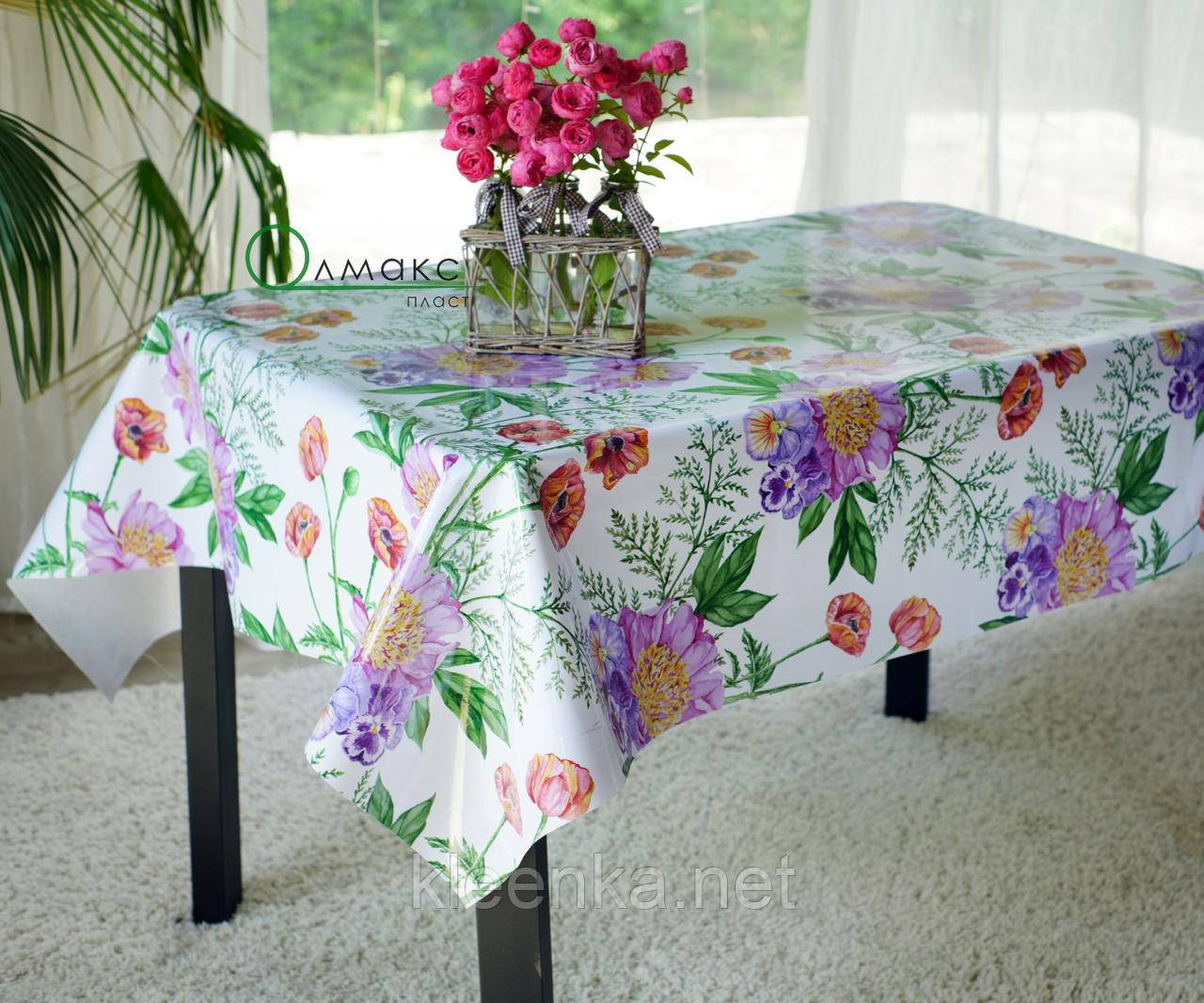 Скатертина лакована на стіл на тканинній основі з квітковим малюнком