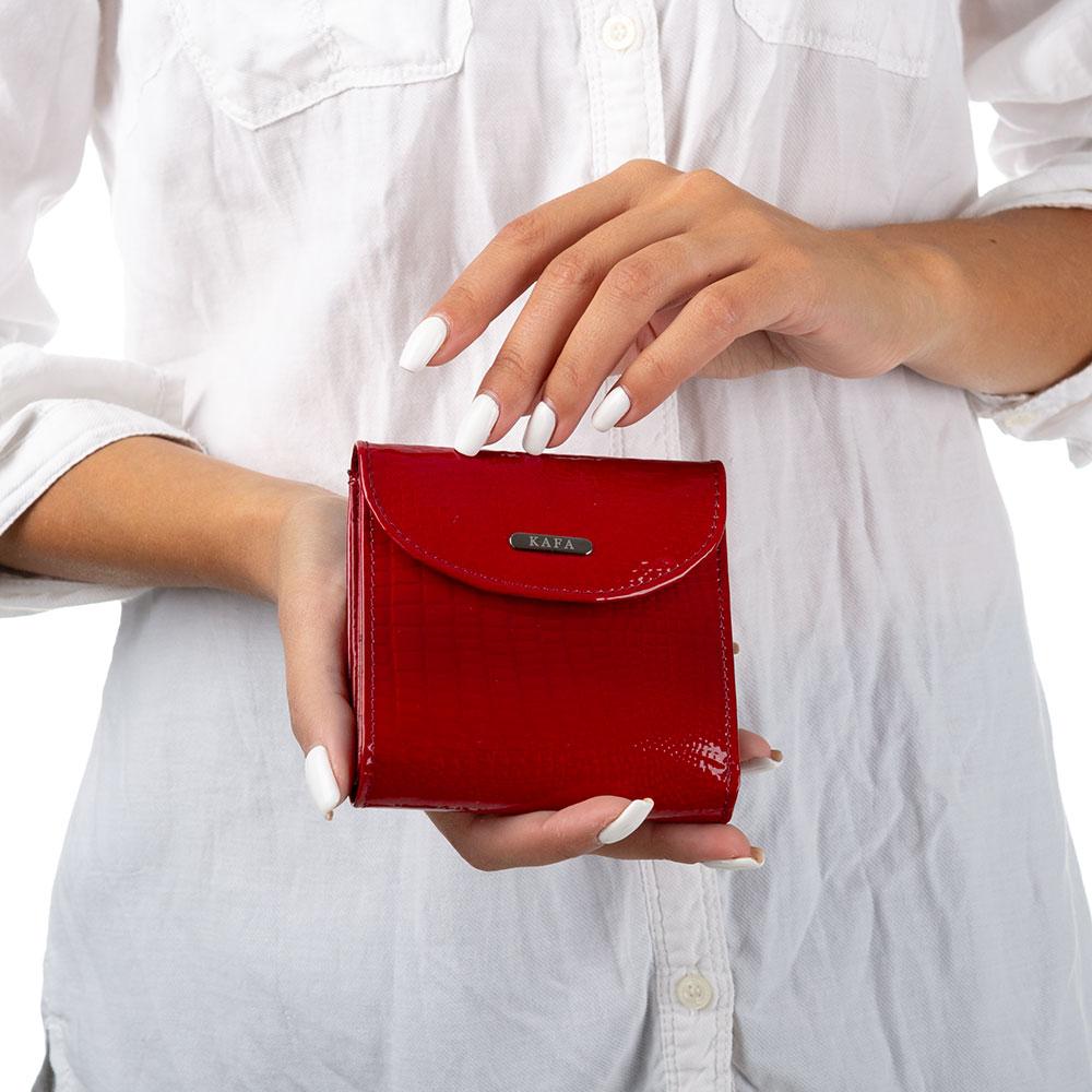 Гаманець жіночий шкіряний тонкий маленький KAFA з блокуванням RFID-сигналів червоний лаковий