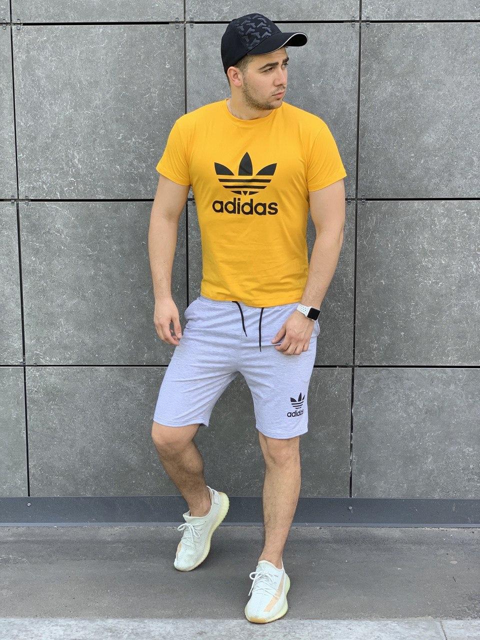 Чоловічий комплект Адідас (Adidas) — жовта футболка та сірі шорти/ Літні комплекти для чоловіків