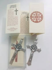 Хрест з медальйоном Бенедикта