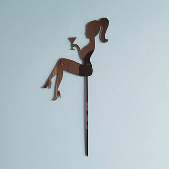 Пластиковий топер Дівчина з келихом — золото