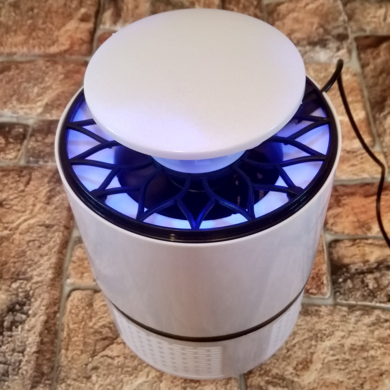 Лампа ловушка для комаров Москит Киллер Mosquito Killer Lamp уничтожитель насекомых от USB белая (живые фото) - фото 2 - id-p1226195604