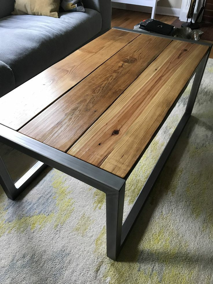 Журнальний стіл з дерева і металу ручної роботи