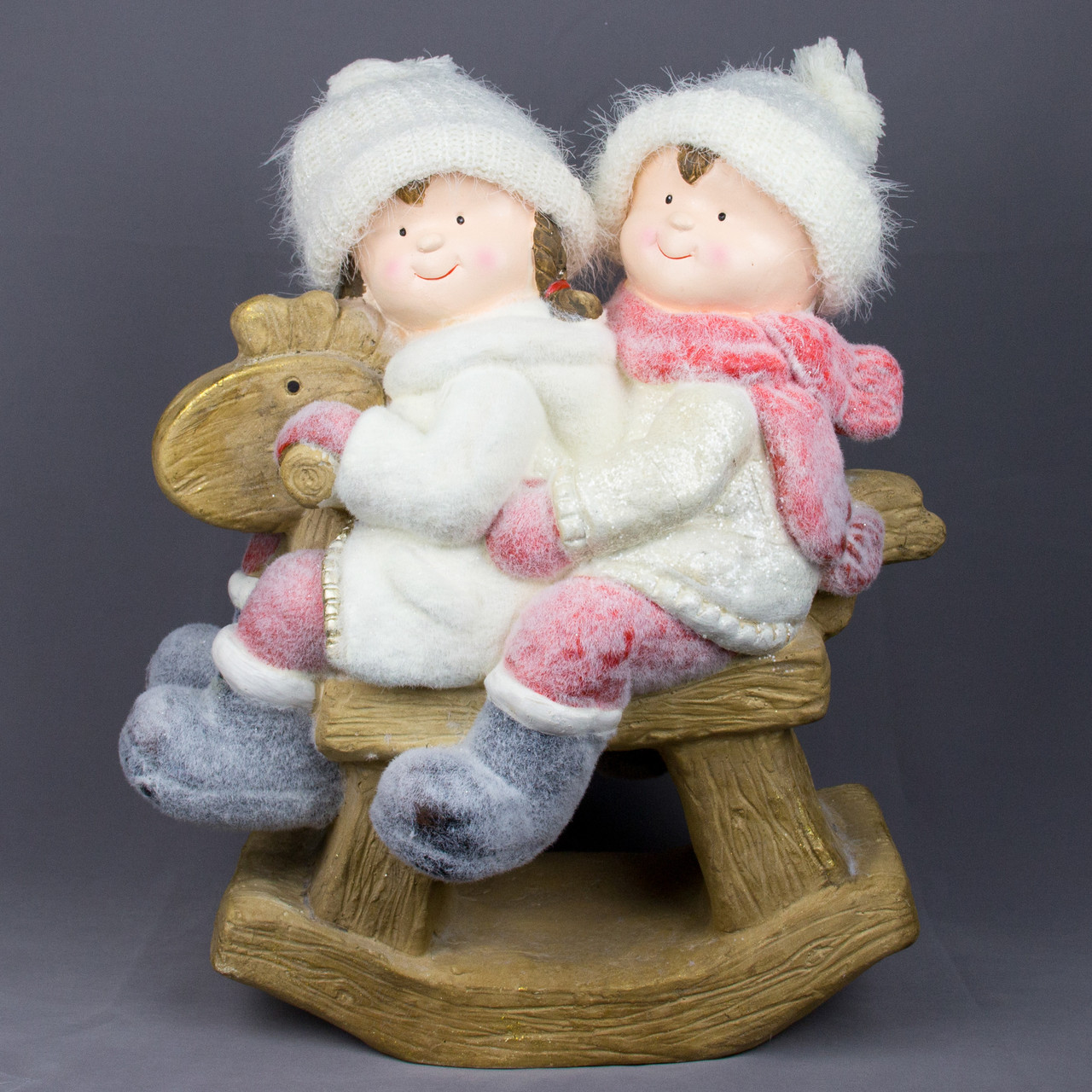 Декоративна новорічна фігурка Хлопчик і дівчинка на конячці, 41,5х24,5х48 см, білий, магнезія (920036)