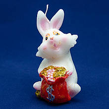 Декоративна новорічна свічка Кролик з мішком монет з перлинами, 7,6 см, білий з червоним, парафін (440160-3)
