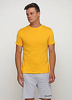 Желтая мужская футболка размер S