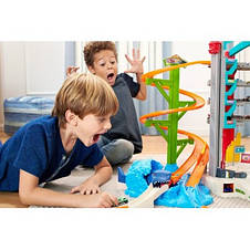 Трек Hot Wheels Легендарний гараж із вертольотом і підіймачами на 36 місць Hot Wheels Mattel, фото 4