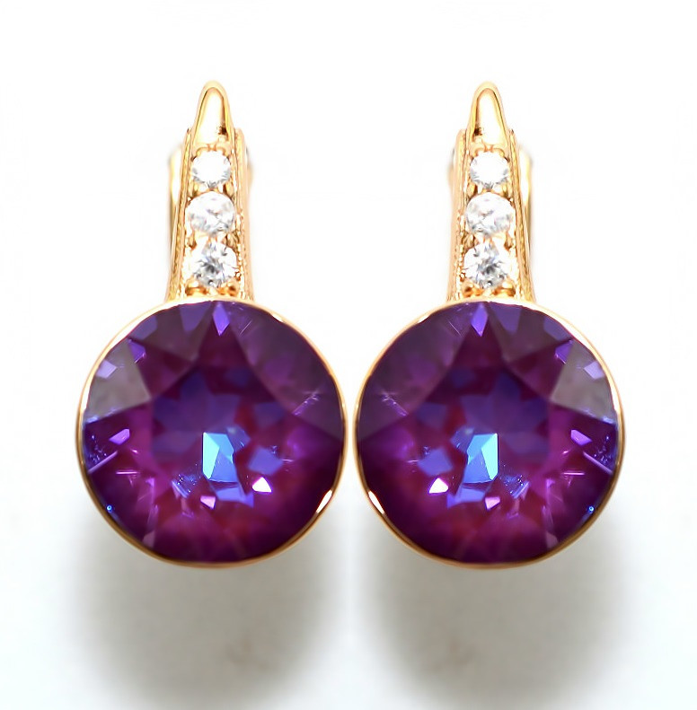 Сережки XР. Позолота 18К. Камені: Swarovski бузковий хамелеон та білий циркон. Довжина: 1.6 см. Ширина: 9 мм.