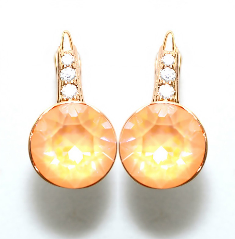 Сережки XР. Позолота 18К. Камені: Swarovski персиковий хамелеон та білий циркон. Довжина: 1.6 см. Ширина: 9 мм.
