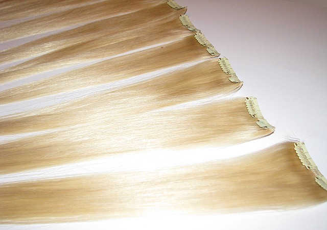 Прядь натуральных волос на заколке блонд 9 грамм - фото 2 - id-p3609795