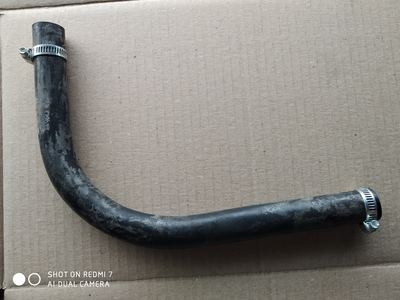 Шланг вентиляции картера (патрубок сапуна) с хомутами 2101, 2102, 2103 ...