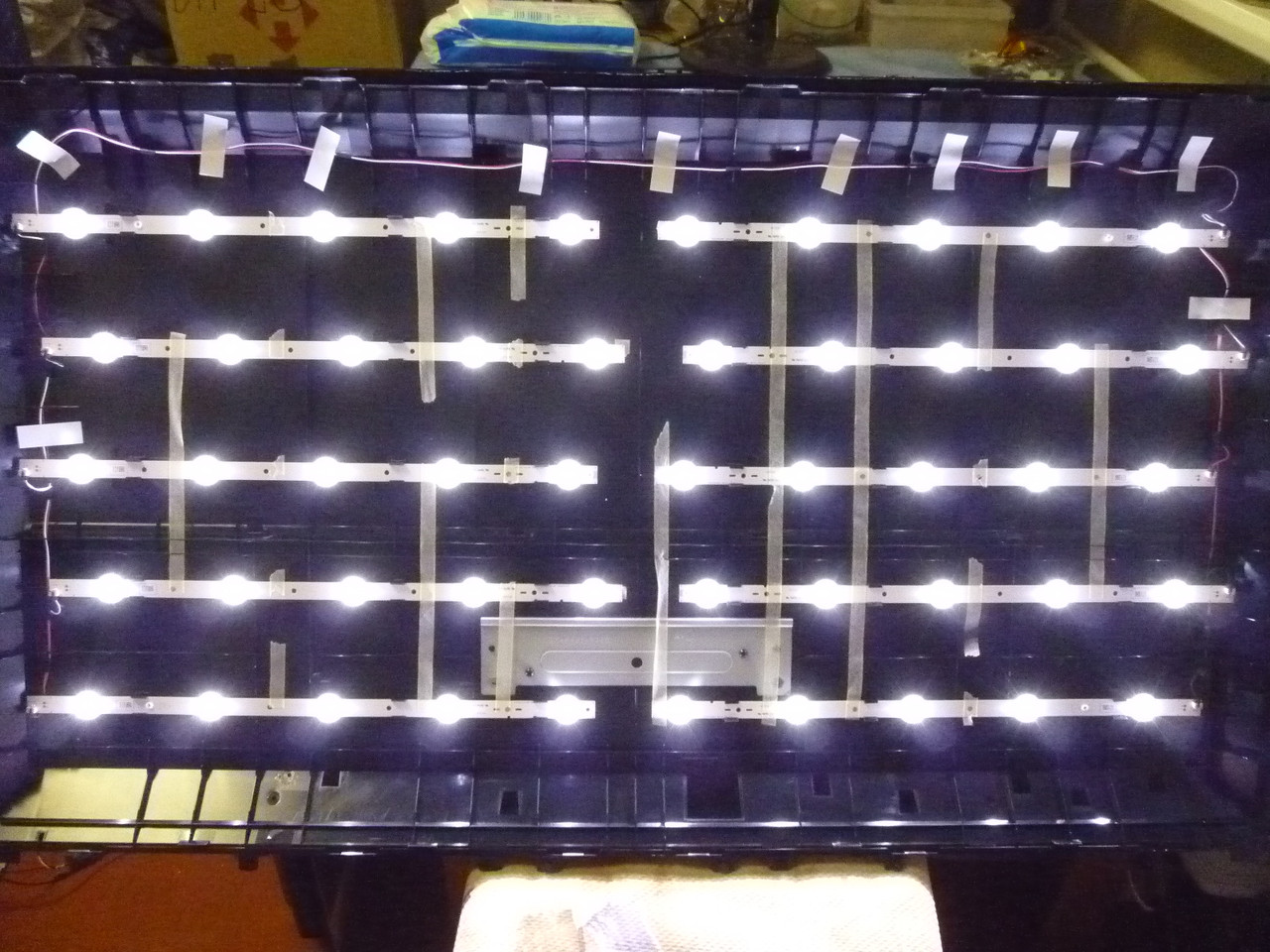 Світлодіодні LED-лінійки SVG400A81_REV3_121114 (Б/В) від LED-телевізора Sony KDL-40R473A.