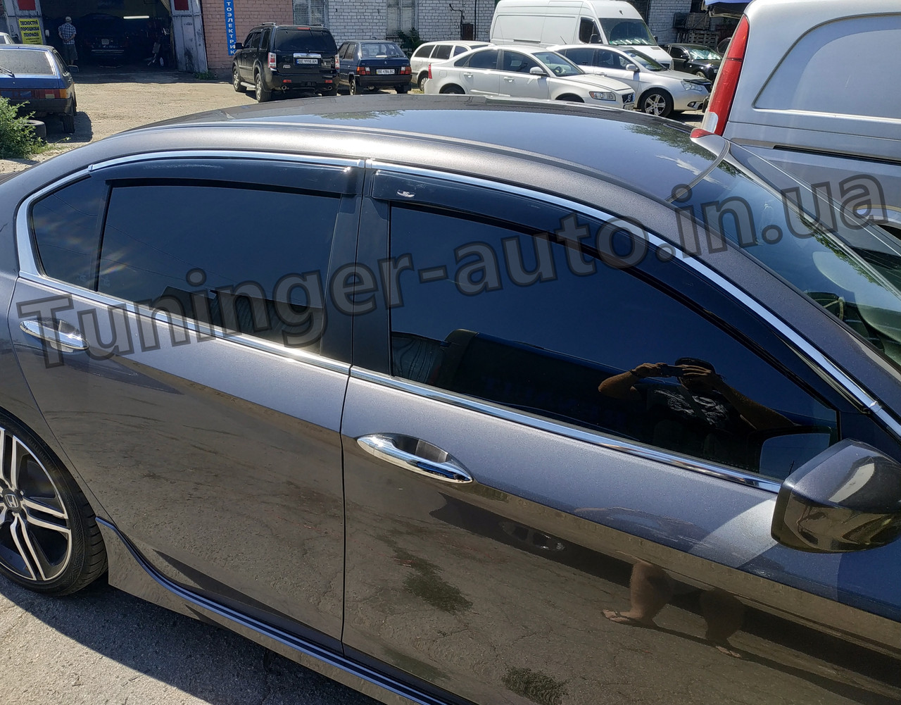 Дефлектори вікон (вітровики) з хромом молдингом Honda Accord 2013-2019 (Hic)