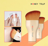 HONEY TRAP Multi-Angled Foundation Brush Качественная кисть для нанесения тональной основы(скошенная)