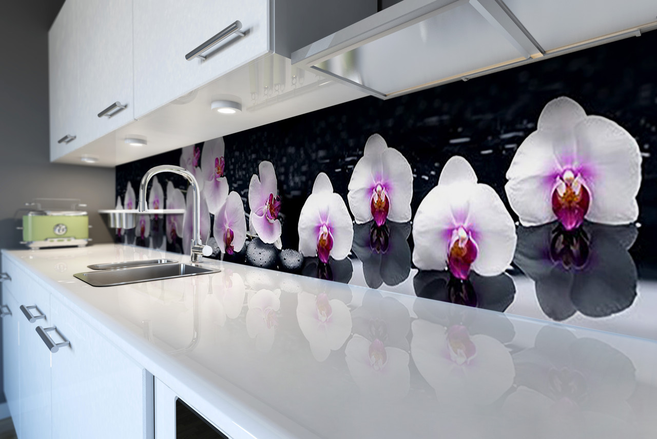 Кухонный фартук ПВХ Орхидеи в воде (скинали для кухни наклейка ПВХ) белые цветы отражение Черный 600*2500 мм - фото 1 - id-p1227698913