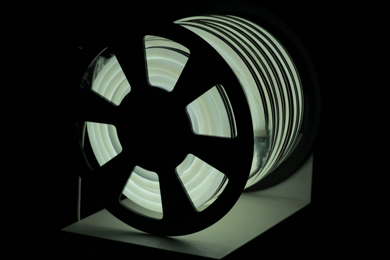 Вуличний світловий шнур Lumion 220V SMD NEON FLEX 15*26 мм, 81 світлодіода/м.п., 50 м/ рул колір білий