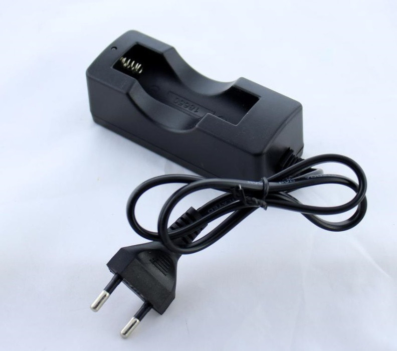 Зарядна для 1 Акумулятора 18650 Li-Ion Зарядка від мережі 220V