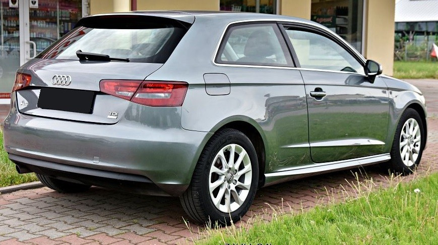 Накладки на пороги обвіс Audi A3 8 V (3 двері) стиль S3 S-line