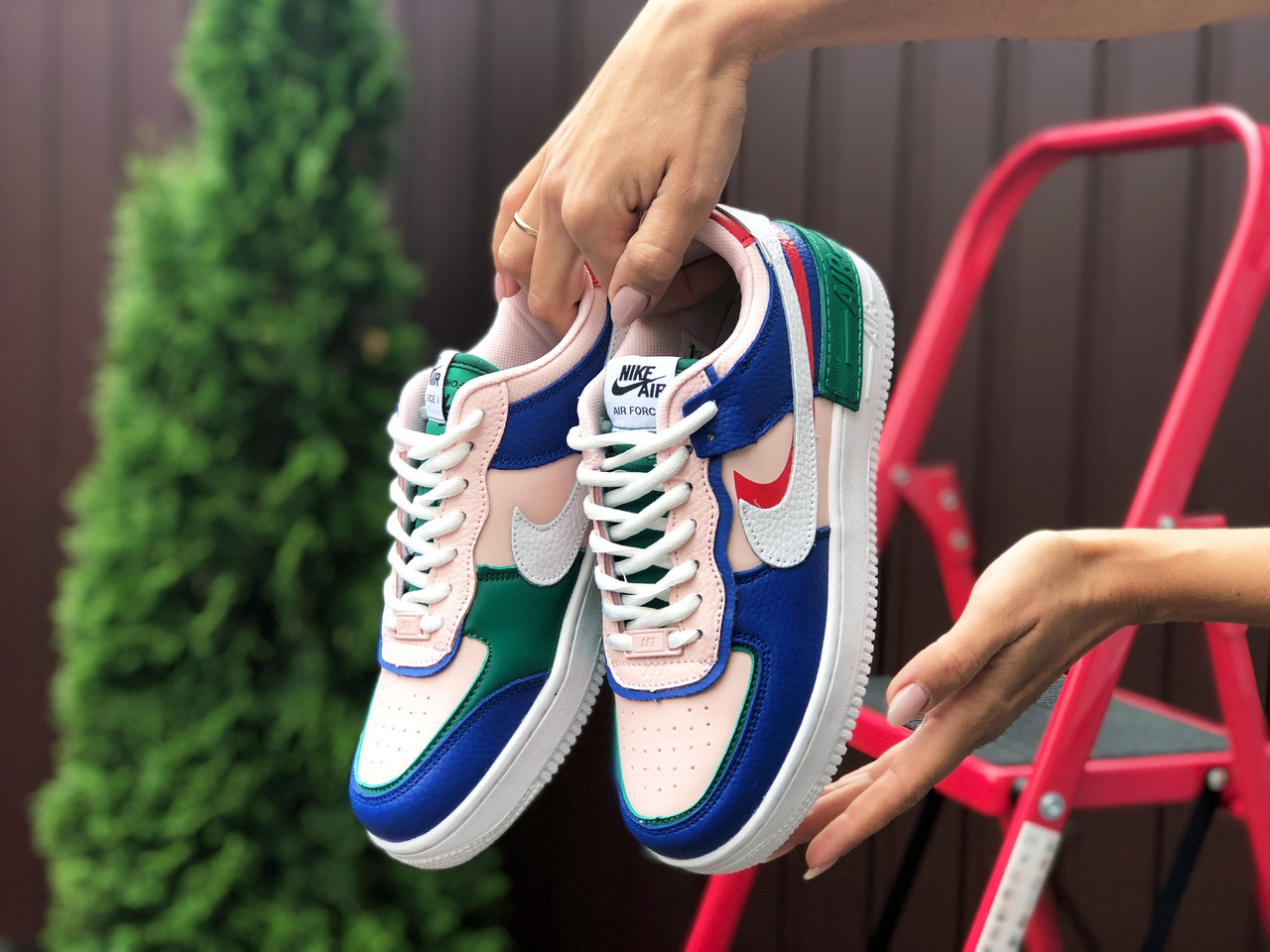 Жіночі кросівки Nike Air Force 1 Shadow шкіряні рожеві з синім і зеленим