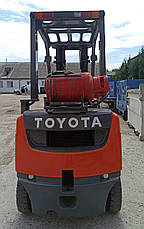 Вилковий навантажувач газовий 1,5 тонни Toyota 02-8FGF15 б/у, фото 2