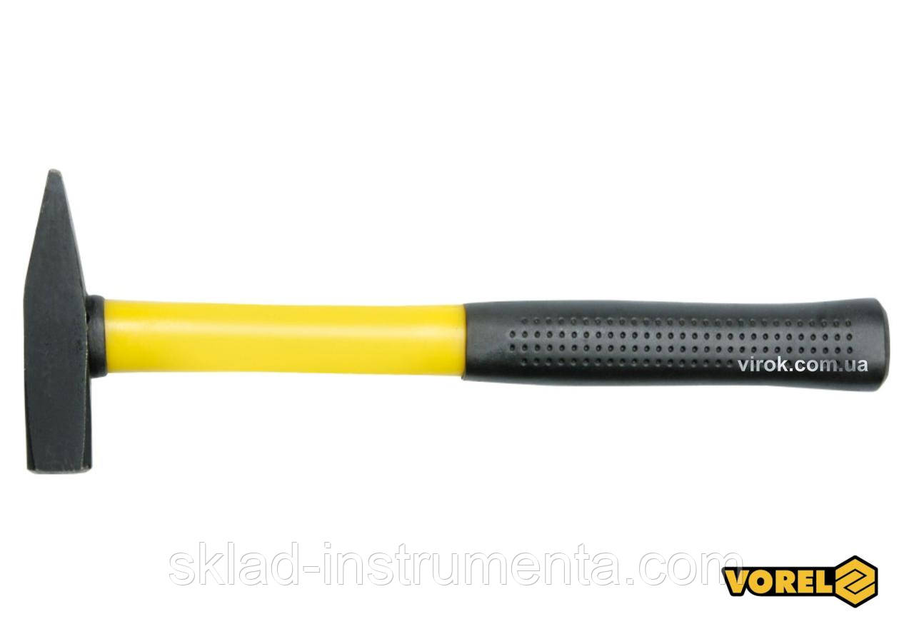 Молоток слюсарний VOREL зі скловолоконною ручкою TUV/GS 400 г