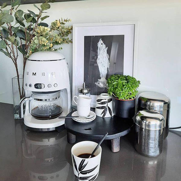 Капельная кофеварка STYLE RETRO 50's белый Smeg DCF02WHEU купить Киев:  цена, отзывы, продажа | Dimua.com.ua Кофеварки и кофемашины