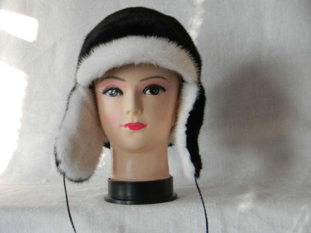 Жіноча зимова хутряна шапка (код 1122)