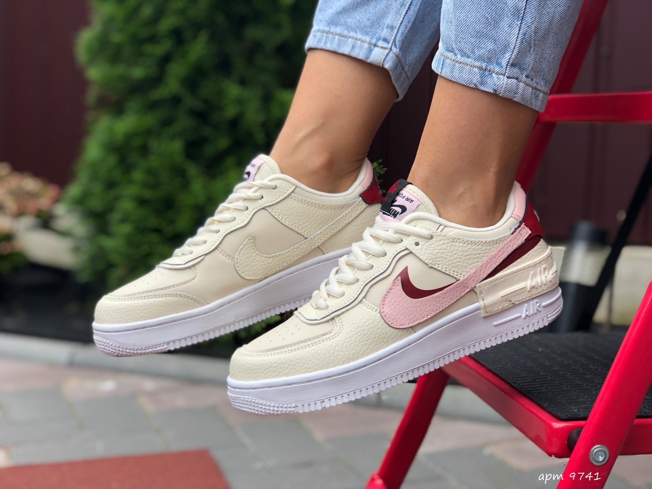 Жіночі кросівки Nike Air Force 1 Shadow бежеві з рожевим - підліткові шкіряні демісезонні