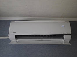 Интересная фишка: Дополнительный рассекатель воздушного потока размещенный за основными жалюзи, обеспечивает, при активации пользователем с ПДУ, плавный и настилающий поток воздуха в помещении, исключая образование эффекта "сквозняка" и переохлаждени