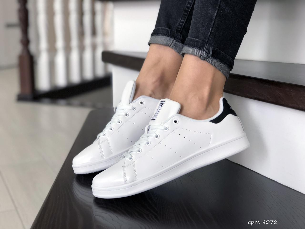 Жіночі кросівки Adidas Stan Smith шкіряні стильні білі з чорним