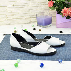 Босоніжки шкіряні на низькому ходу, колір білий. 32 розмір