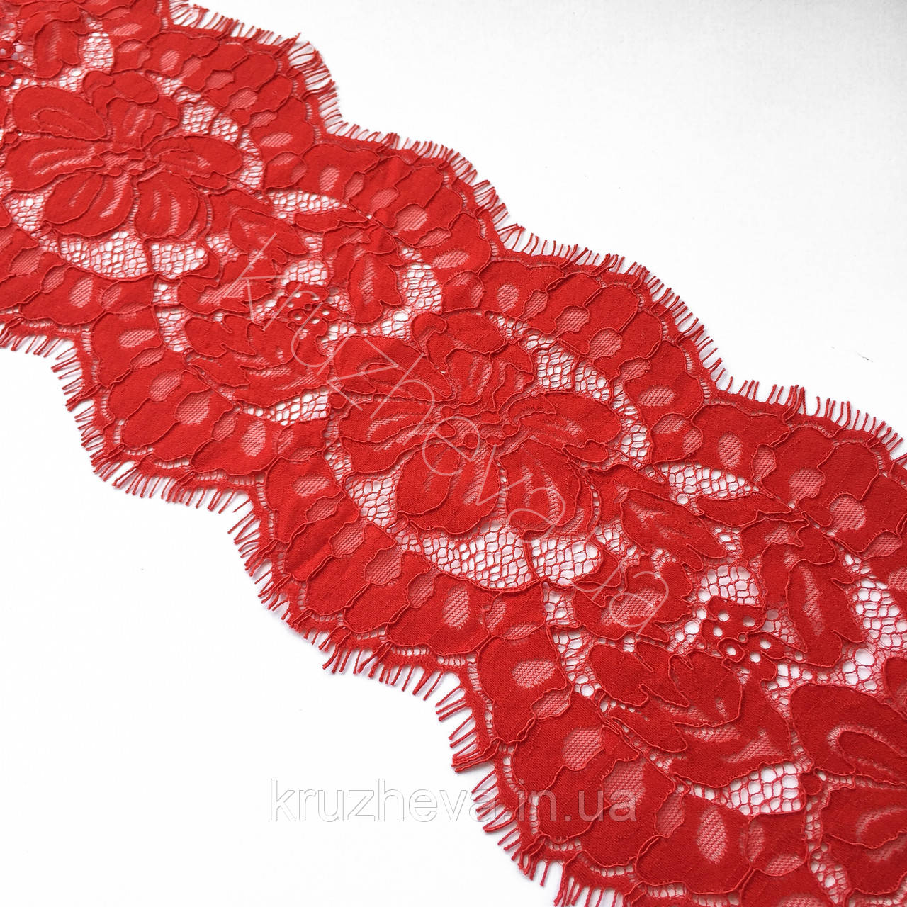 Ажурне французьке мереживо шантильї (з війками) червоного кольору шириною 15 см, довжина купона 3,0 м.